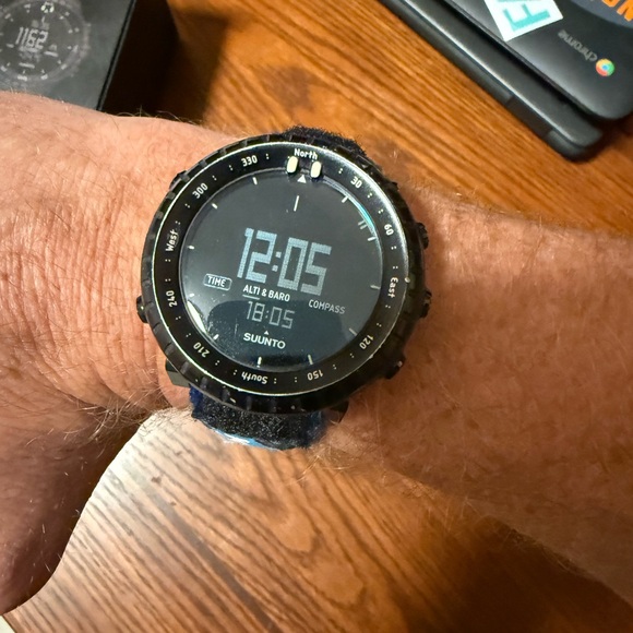 Suunto Black Watch with Blue and Black Strap - Picture 3 of 9